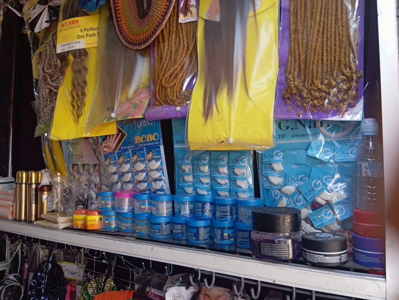 Salon Mimi Marrakech — ambiance salon tresses africaines
